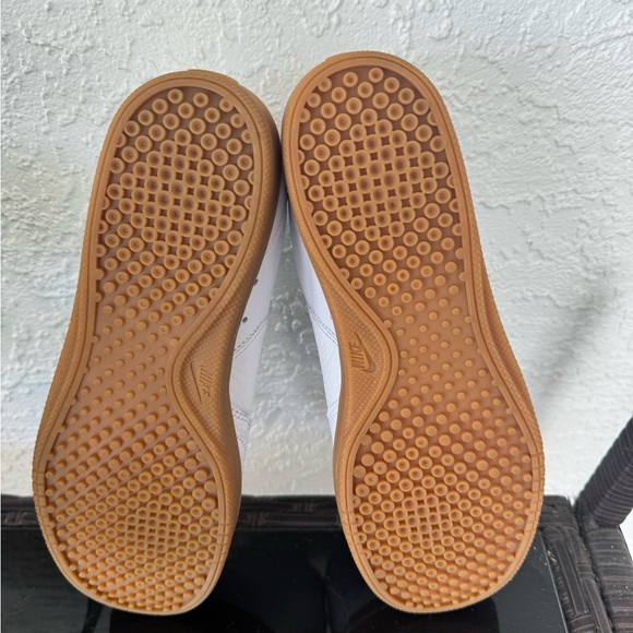 Men’s Nike Court Shoes - Picture 10 of 10